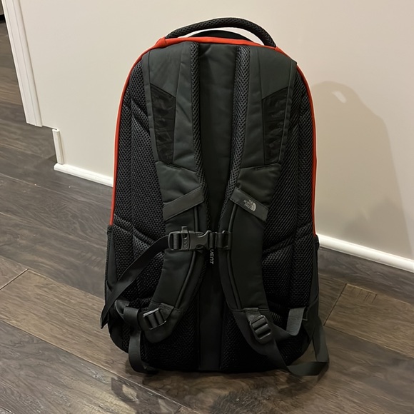 The North Face Jester Backpack 15'' Laptop School book Bag new - Picture 4 of 16